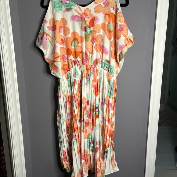 MM Couture White and Orange Floral Cold Shoulder Dress With Pleating Size Large - Picture 5 of 6